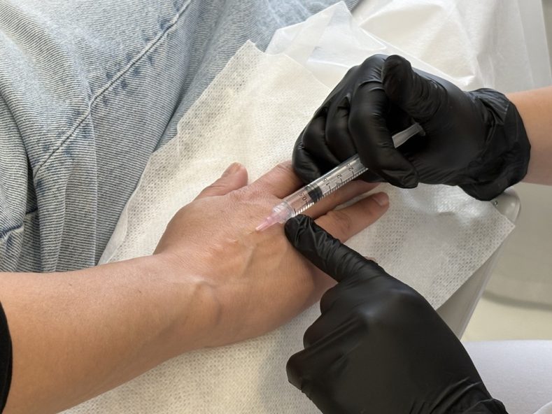 Омоложение рук: уколы или кремы