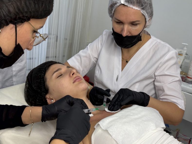 Биоревитализация шеи и декольте: в чем сложность и как достигнуть эффекта